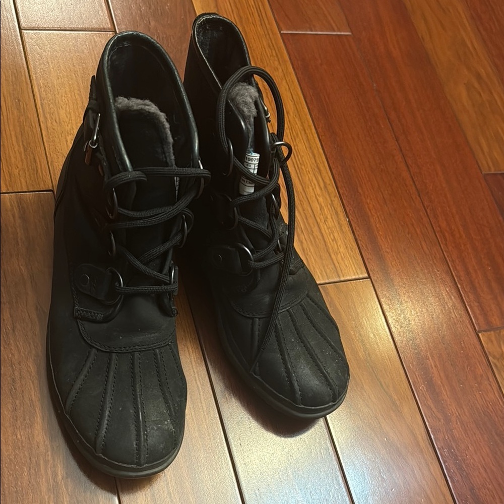 Uggs black winter boots